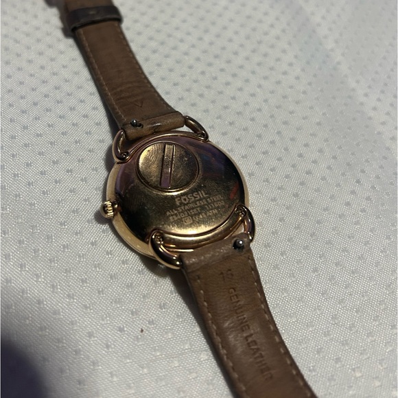 Fossil Watch Leather Strap Ladies Womens Wrist Watch - Picture 2 of 3